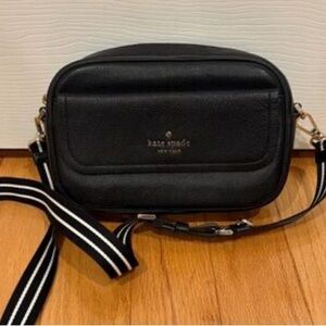 Kate Spade New York Rosie pebbled Leather Crossbody/Camera Bag EUC
